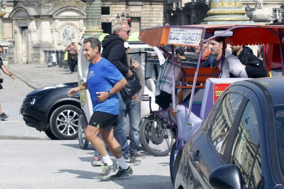 Nicolas Sarkozy en train de faire son jogging avec ses gardes du corps au jardin des Tuileries, le 10 septembre 2014, à Paris.