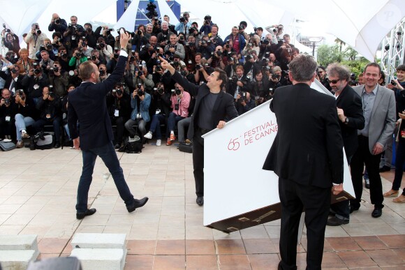 Gustave de Kervern, Albert Dupontel, Benoît Poelvoorde, Benoît Delepine - photocall du film Le Grand Soir au Festival de Cannes 2012