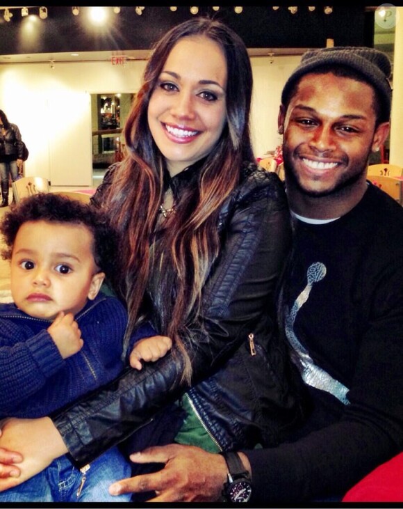 Jonathan Dwyer avec son épouse et son fils, photo issue de son compte Twitter et publiée le 14 février 2014