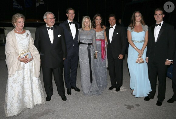 Le roi Constantin et de la reine Anne-Marie de Grèce avec leurs enfants lors de la soirée de leurs noces d'or le 18 septembre 2014 au Yacht Club de Grèce du Pirée.
