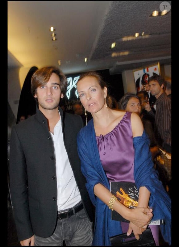 Carole Bouquet et son fils Dimitri Rassam aux Galeries Lafayette en septembre 2007