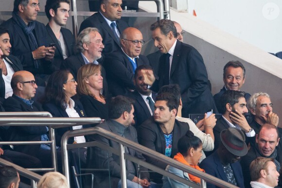 Florent Manaudou, Michel Denisot, Nicolas Sarkozy, Ary Abittan, Lilian Thuram, Alain Boghossian - Nicolas Sarkozy assiste au match de football entre le PSG et Lyon au Parc des Princes à Paris le 21 septembre 2014.
