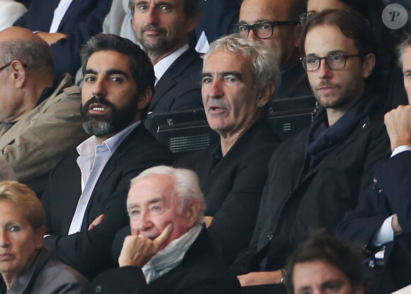 Ary Abittan, Raymond Domenech au match de football entre le Psg et Lyon au Parc des Princes à Paris le 21 septembre 2014.