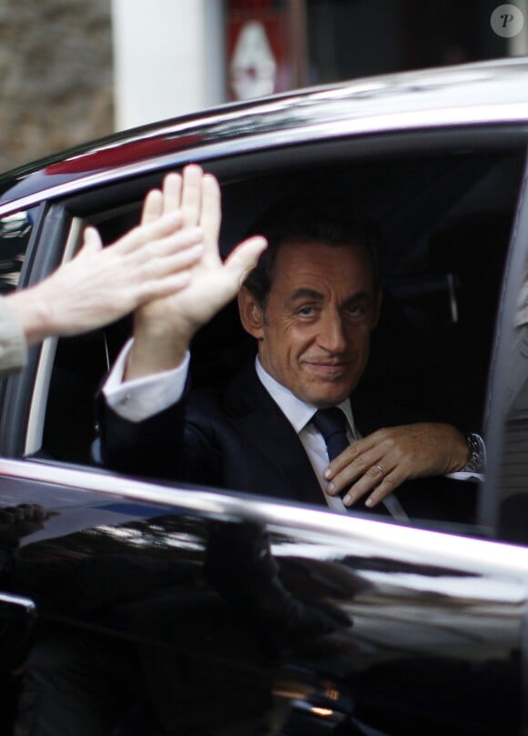 Nicolas Sarkozy quitte son domicile pour se rendre sur le plateau du journal télévisé de France 2 à Paris le 21 septembre 2014. 