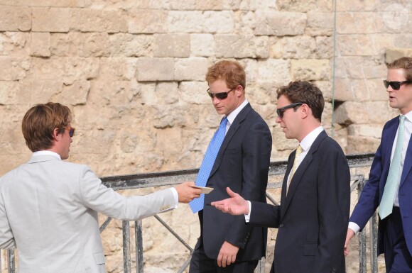 Le prince Harry au mariage de son ami Charles Gilkes et sa compagne Anneke von Trotha Taylor au château Charles V à Monopoli, en Italie, le 19 septembre 2014