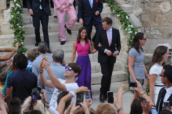 Pippa Middleton (en robe Tabitha Webb) avec son boyfriend Nico Jackson au mariage de son ex-colocataire Charles Gilkes et sa bien-aimée Anneke von Trotha Taylor au château Charles V à Monopoli, en Italie, le 19 septembre 2014