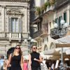 Abbey Clancy joue les touristes dans les rues de Vérone avec une amie, le 20 septembre 2014