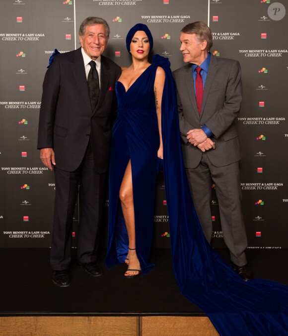 Lady Gaga et Tony Bennett prennent la pose avec Salvatore Adamo à l'Hôtel de Ville de Bruxelles, le 22 septembre 2014.