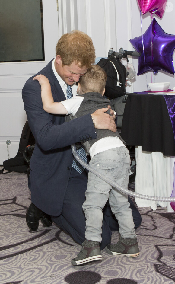 Le prince Harry lors de la cérémonie des 10e WellChild Awards, le 22 septembre 2014 au Hilton de Londres, remis par l'association WellChild qui soutient les enfants malades, dont il est le parrain depuis 2007.