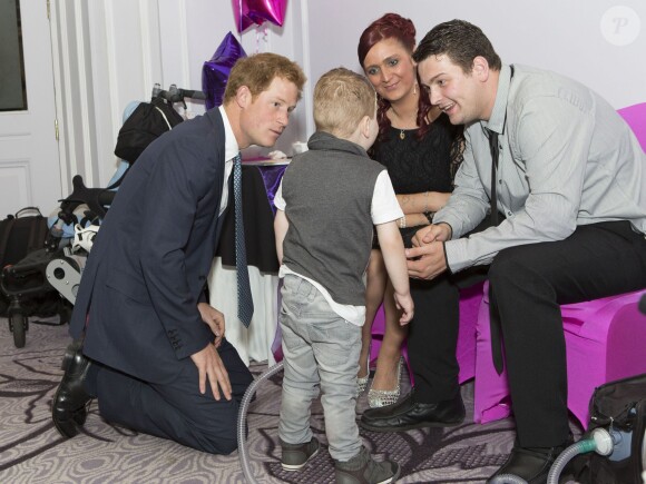 Le prince Harry lors de la cérémonie des 10e WellChild Awards, le 22 septembre 2014 au Hilton de Londres, remis par l'association WellChild qui soutient les enfants malades, dont il est le parrain depuis 2007.