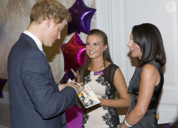Le prince Harry lors de la cérémonie des 10e WellChild Awards, le 22 septembre 2014 au Hilton de Londres, remis par l'association WellChild qui soutient les enfants malades, dont il est le parrain depuis 2007.