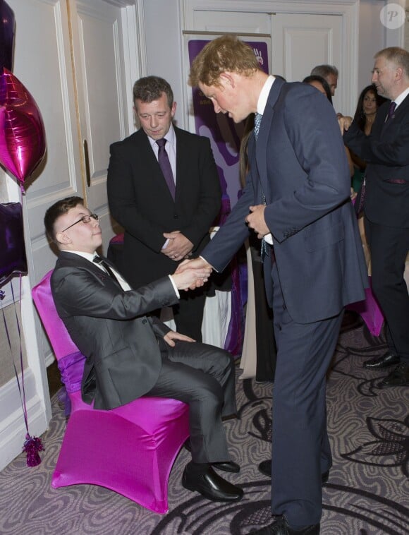 Le prince Harry lors de la cérémonie des 10e WellChild Awards, le 22 septembre 2014 au Hilton de Londres, remis par l'association WellChild qui soutient les enfants malades, dont il est le parrain depuis 2007.