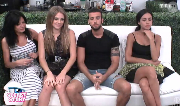 Nathalie, Sara, Aymeric et Leila dans la seconde maison. "Secret Story 8" sur TF1. Episode du 29 août 2014.