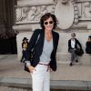 Inès De La Fressange arrive au Grand Palais pour assister au défilé Carven printemps-été 2015. Paris, le 25 septembre 2014.