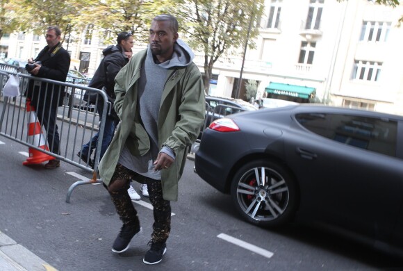 Kanye West de retour à l'hôtel Royal Monceau à Paris. Le 25 septembre 2014.