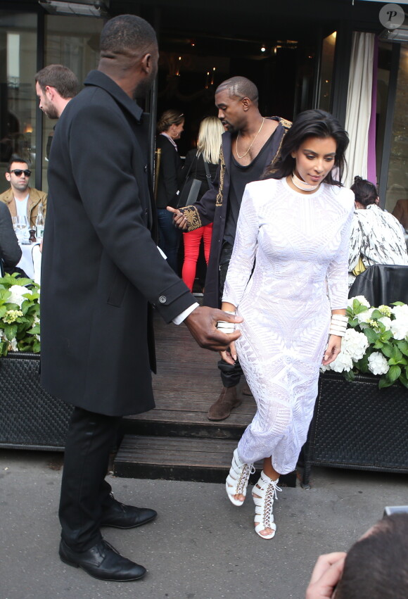 Kim Kardashian et Kanye West quittent le restaurant L'Avenue. Paris, le 25 septembre 2014.