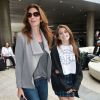Cindy Crawford et sa fille Kaia Jordan arrivent à l'aéroport de LAX à Los Angeles. Cindy était à Paris avec sa fille pour la promotion de sa nouvelle gamme de cosmétiques "Meaningful Beauty, le 24 mai 2014