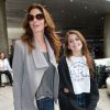 Cindy Crawford et sa fille Kaia Jordan arrivent à l'aéroport de LAX à Los Angeles. Cindy était à Paris avec sa fille pour la promotion de sa nouvelle gamme de cosmétiques "Meaningful Beauty, le 24 mai 2014