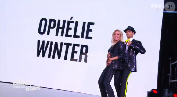 Ophélie Winter et Christophe Licata lors du premier prime de Danse avec les stars 5 sur TF1, le samedi 27 septembre 2014