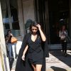 Kim Kardashian rentre à son hôtel, le Royal Monceau, à Paris, le dimanche 28 septembre 2014.