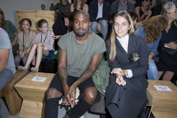 Kanye West et Gaia Repossi assistent au défilé Céline printemps-été 2015 au Tennis Club de Paris. Paris, le 28 septembre 2014.