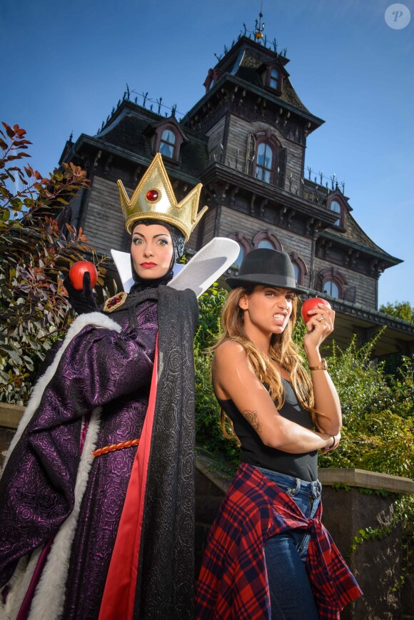 La chanteuse Tal assiste à l'ouverture des célébrations de Halloween, à Disneyland Paris, le samedi 27 septembre 2014.