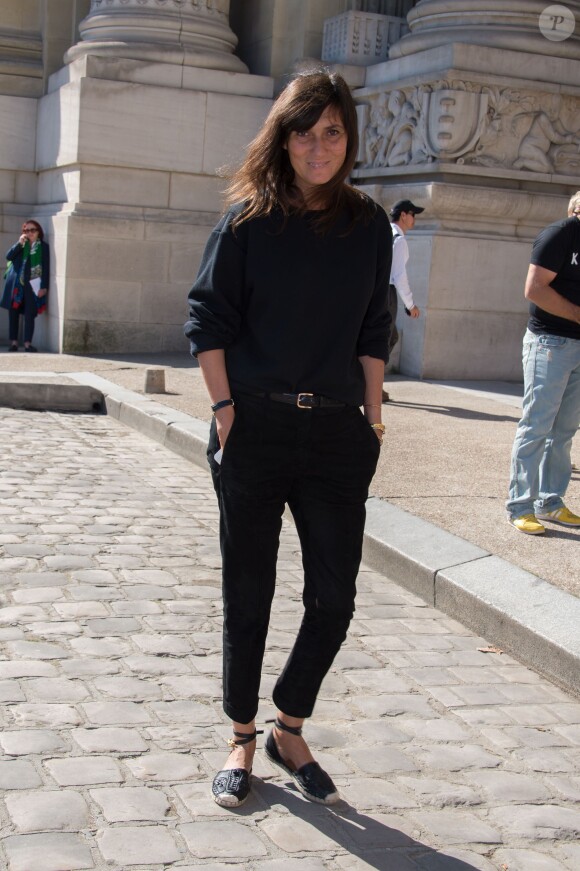 Emmanuelle Alt arrive au Grand Palais pour assister au défilé Mugler printemps-été 2015. Paris, le 27 septembre 2014.