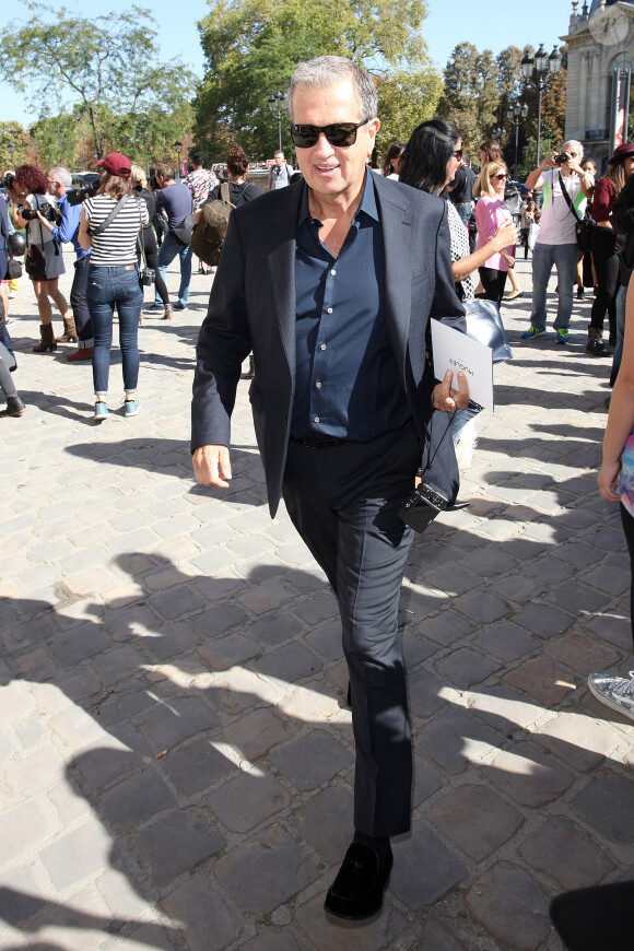 Mario Testino arrive au Grand Palais pour assister au défilé Mugler printemps-été 2015. Paris, le 27 septembre 2014.
