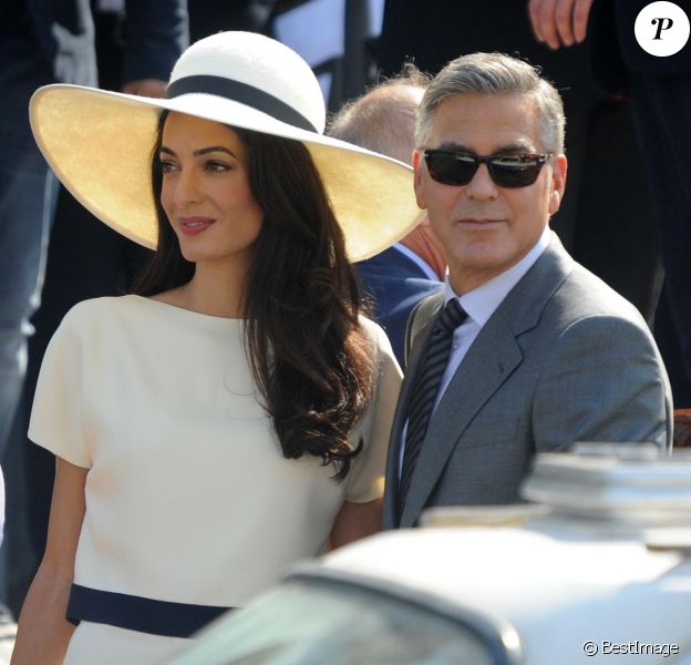 George Clooney et sa femme Amal Alamuddin quittent le palais de Ca Farsetti à Venise, le 29 septembre 2014 après leur mariage civil à la mairie de Venise.