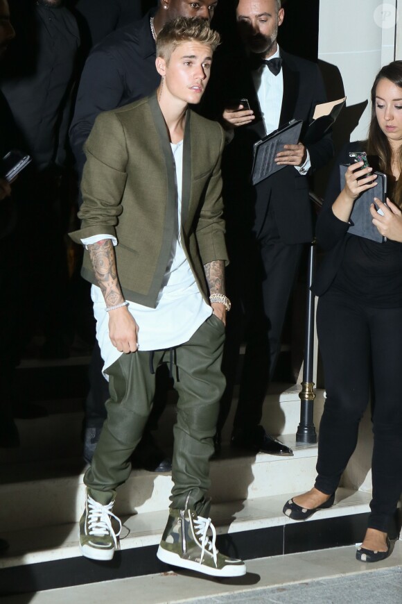 Justin Bieber assiste à la soirée CR Fashion Book Issue N.5  à l'hôtel Peninsula à Paris, le 30 septembre 2014