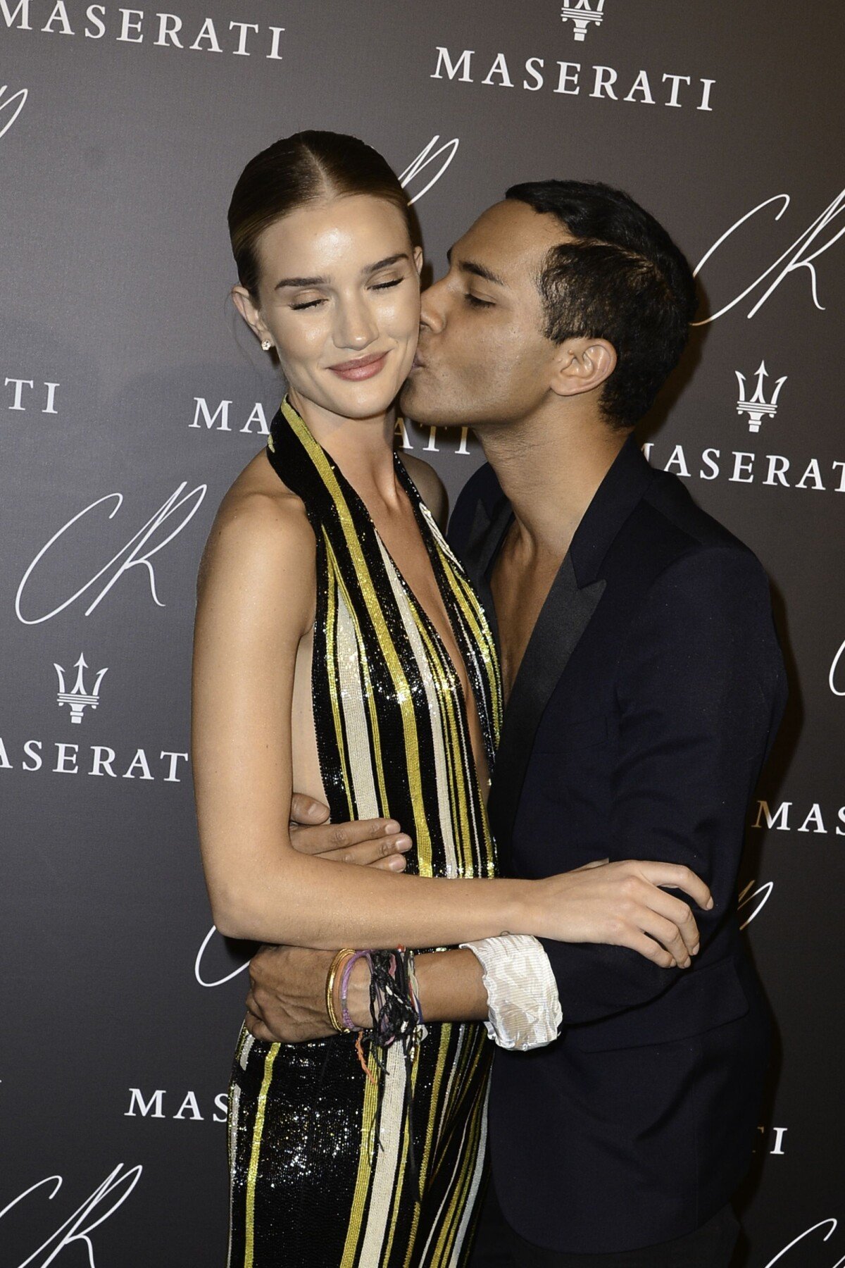 Vidéo : Rosie Huntington-Whiteley et Olivier Rousteing assistent à la