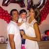 Jade Foret, avec Arnaud Lagardère et leur fille aînée Liva, a célébré son 24e anniversaire entourée des siens, le 26 spetembre 2014.