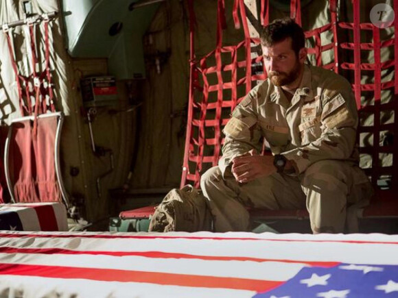 Bradley Cooper, barbu, a pris 20 kilos de masse pour American Sniper.