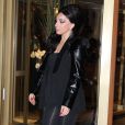  La chanteuse Lady Gaga va voir ses fans en quittant son h&ocirc;tel le Grand H&ocirc;tel &agrave; Stockholm, le 2 octobre 2014. 