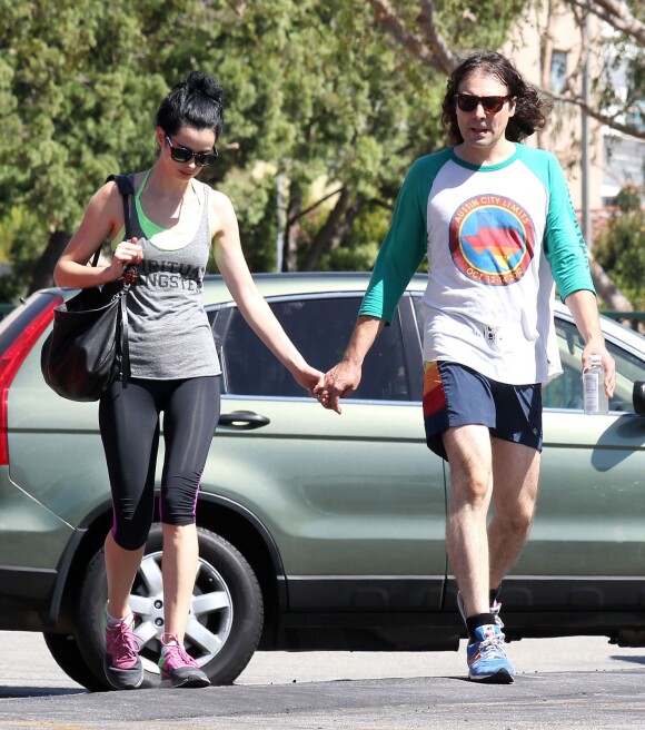 Exclusif - Krysten Ritter se rend à son cours de gym, main dans la main, avec son compagnon Adam Granduciel à West Hollywood, le 30 septembre 2014.