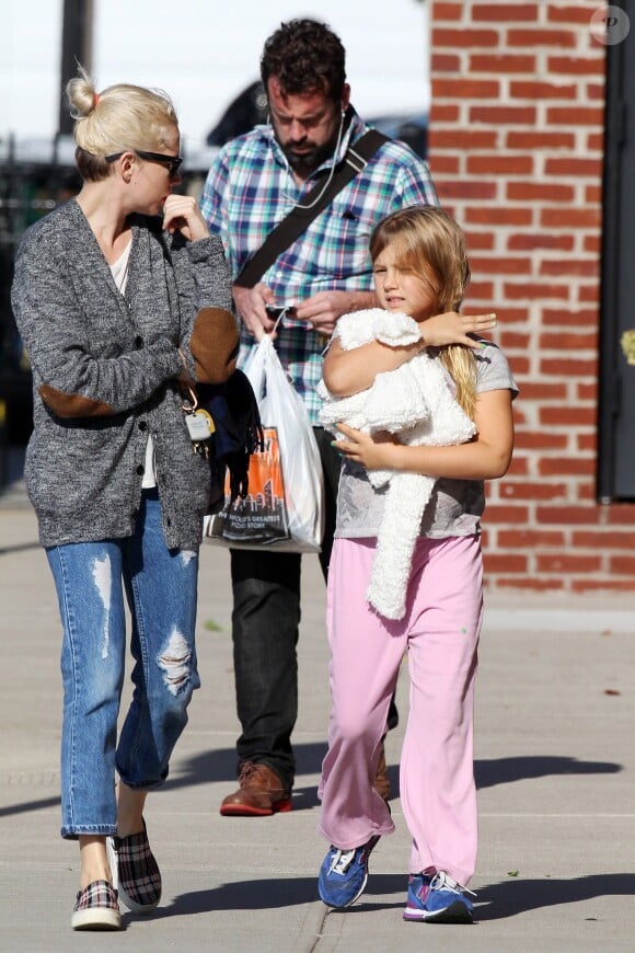 Michelle Williams se promène dans les rues de New York avec sa fille Matilda Ledger, le 6 octobre 2014.