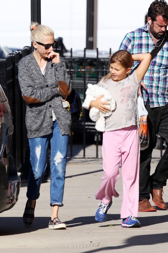 Michelle Williams et sa fille Matilda à New York, le 6 octobre 2014.