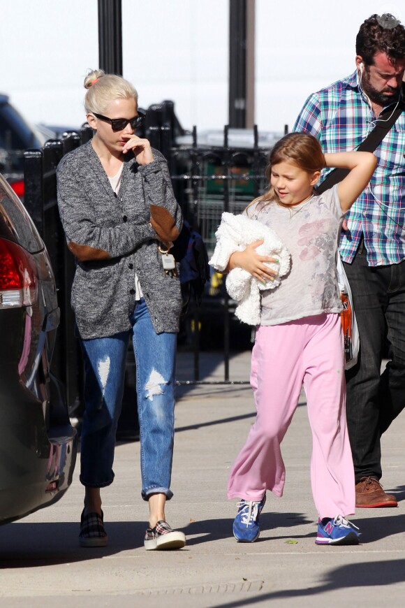 Michelle Williams et sa fille Matilda à New York, le 6 octobre 2014.