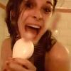 Alice Raucoules dans la douche dans son clip Mate