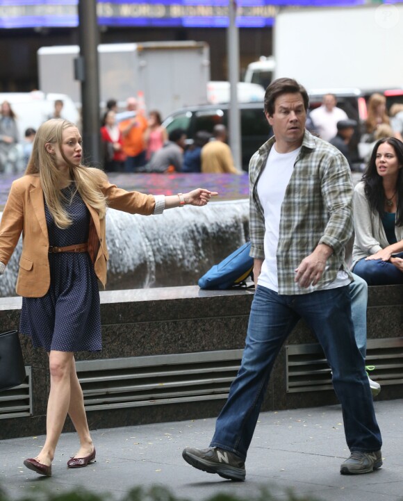 Amanda Seyfried et Mark Wahlberg sur le tournage de "Ted 2" à New York, le 7 octobre 2014.