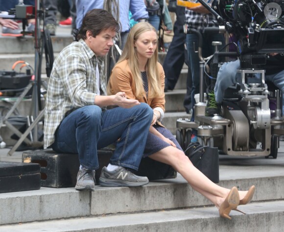 Amanda Seyfried et Mark Wahlberg sur le tournage de "Ted 2" à New York, le 7 octobre 2014.