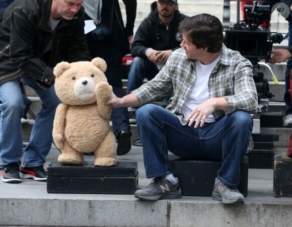 Amanda Seyfried et Mark Wahlberg sur le tournage de "Ted 2" à New York, le 7 octobre 2014.