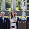 Kate Middleton au Musée national de la Marine à Londres, le 10 juin 2014, pour soutenir le quadruple champion olympique de voile Sir Ben Ainslie dans son projet de bâtir une équipe pour remporter l'America's Cup.