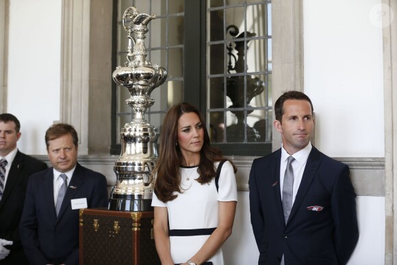 Kate Middleton apportait son soutien le 10 juin 2014 au Musée national de la Marine, à Londres, le quadruple champion olympique de voile Sir Ben Ainslie dans son projet de bâtir une équipe pour remporter l'America's Cup.