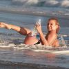 Melissa Rummells pose lors d'un photoshoot pour 138 Water à Malibu, le 7 octobre 2014.