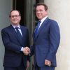 Le président François Hollande reçoit Arnold Schwarzenegger, ancien gouverneur de l'Etat de Californie, fondateur et vice-président du réseau des régions pour le Climat "R 20", au palais de l'Elysée à Paris, le 10 octobre 2014.