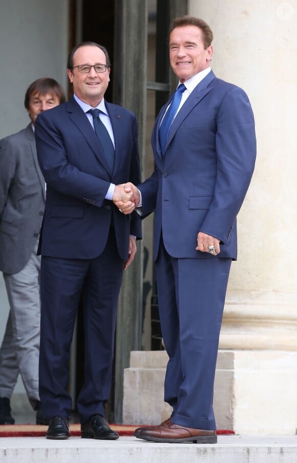 François Hollande et Arnold Schwarzenegger - Le président français reçoit en entretien M. Arnold Schwarzenegger, ancien gouverneur de l'Etat de Californie, fondateur et vice-président du réseau des régions pour le Climat "R 20", au palais de l'Elysée à Paris, le 10 octobre 2014.