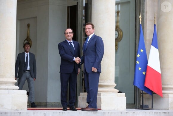 François Hollande et Arnold Schwarzenegger - Le président français reçoit en entretien M. Arnold Schwarzenegger, ancien gouverneur de l'Etat de Californie, fondateur et vice-président du réseau des régions pour le Climat "R 20", au palais de l'Elysée à Paris, le 10 octobre 2014.