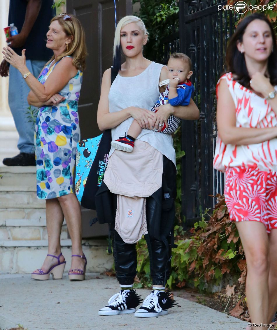  Gwen Stefani et son fils Apollo dans les rues de Sherman Oaks, le 11 octobre 2014. 