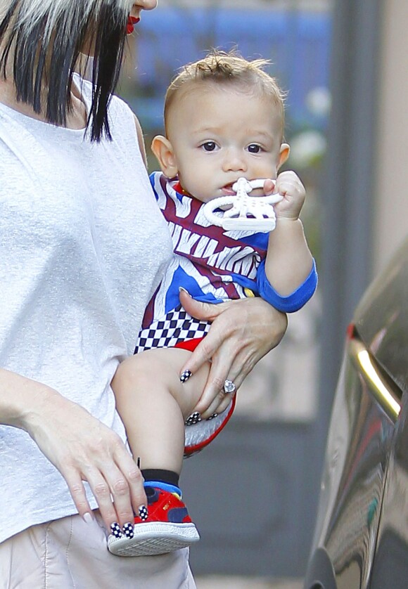 Gwen Stefani avec son fils Apollo à Sherman Oaks, le 11 octobre 2014.